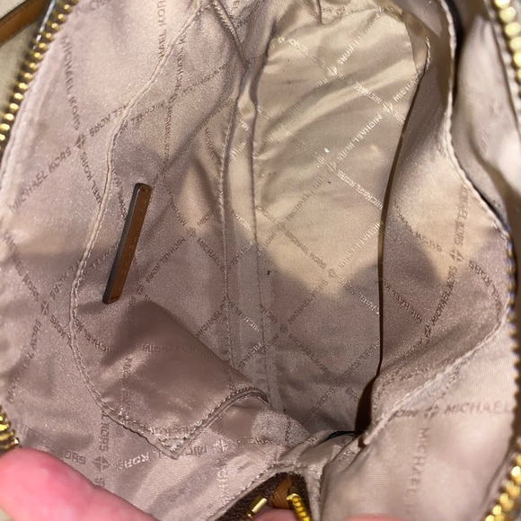 Michael kors crossbody - Picture 3 of 4
